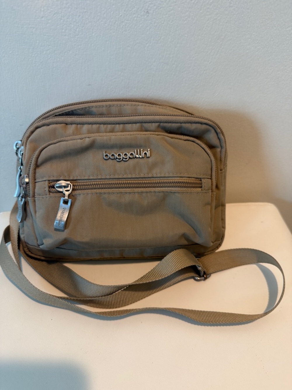 Baggallini Beige Crossbody or Waist Bag with Silver Hardware, adjustable strap